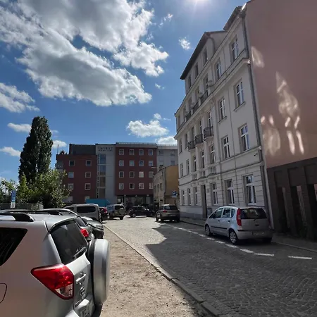 Lts Rent Comfortable River View & Art, Four Daire *