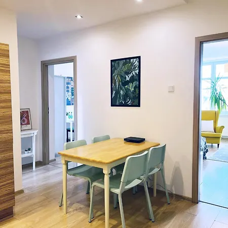 Διαμέρισμα Old Town - River View Apartment, Four Bedrooms - Comfy *