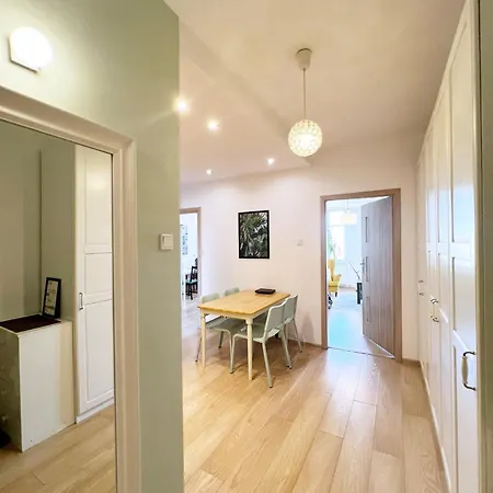 Old Town - River View Apartment, Four Bedrooms - Comfy Lägenhet *