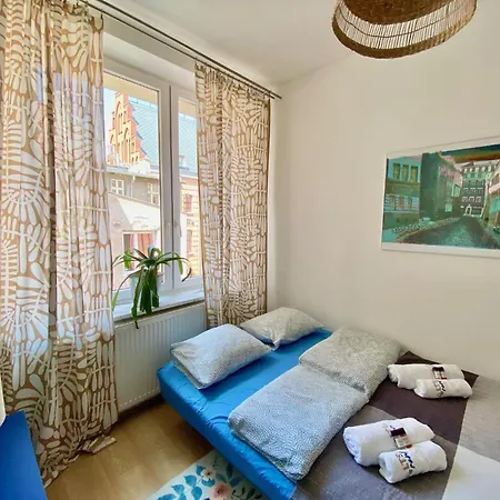 Lts Rent Comfortable River View & Art, Four Daire