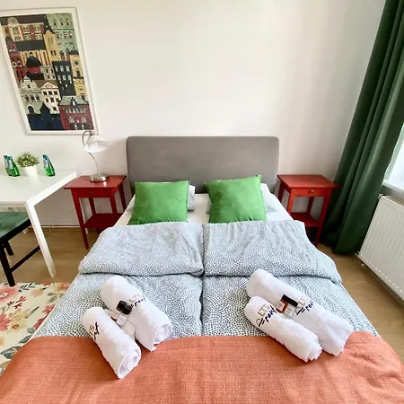 Old Town - River View Apartment, Four Bedrooms - Comfy Apartments *