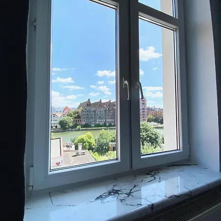 Old Town - River View Apartment, Four Bedrooms - Comfy *