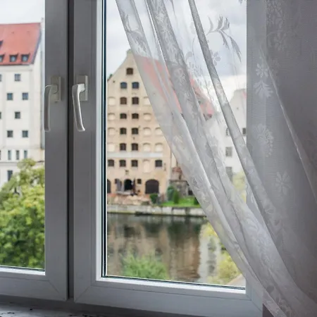 Old Town - River View Apartment, Four Bedrooms - Comfy Gdańsk